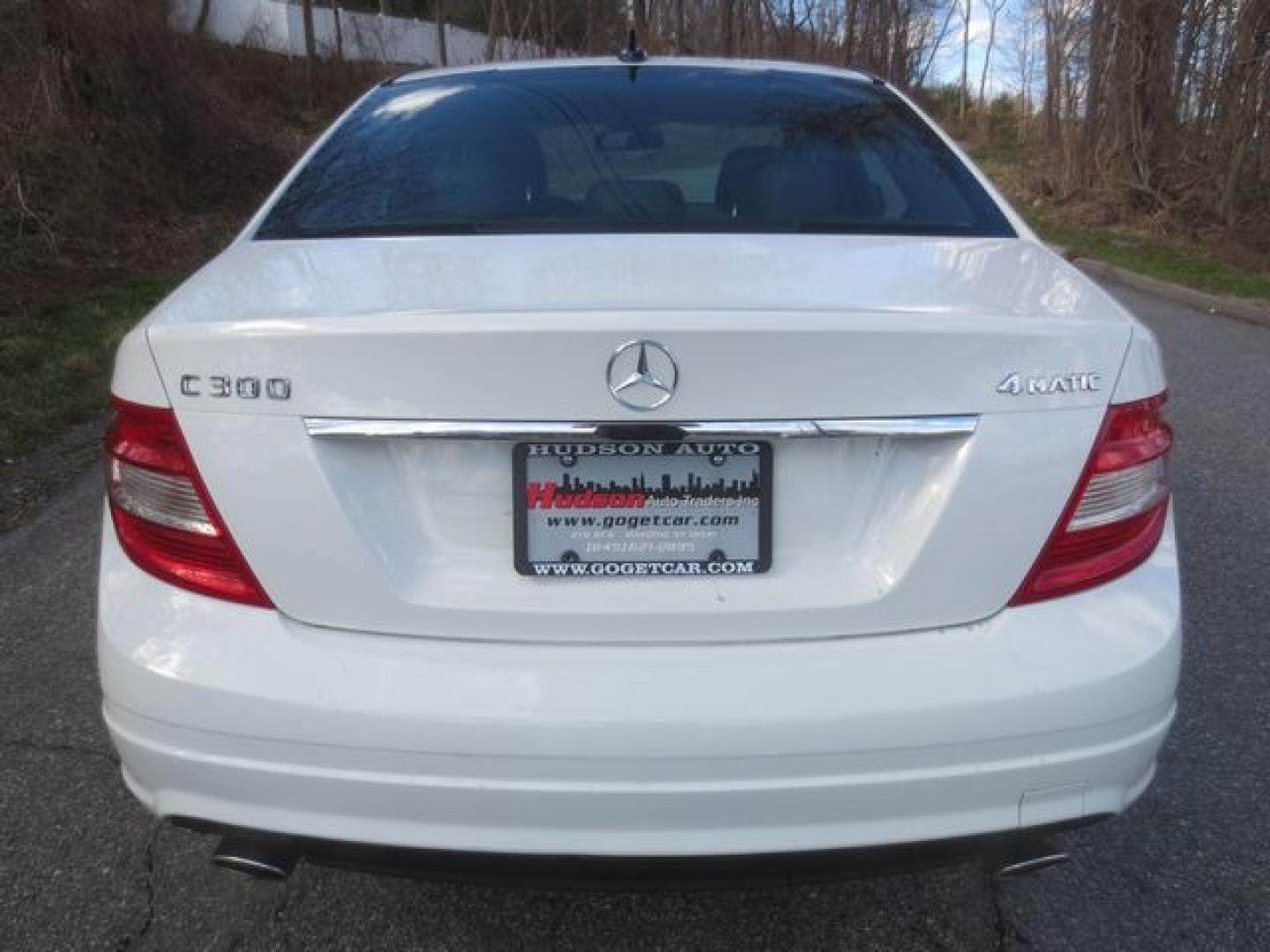 2009 White /Black Mercedes-Benz C-Class C300 4MATIC Luxury Sedan (WDDGF81X59R) with an 3.0L V6 DOHC 24V engine, 7-Speed Automatic transmission, located at 270 US Route 6, Mahopac, NY, 10541, (845) 621-0895, 41.349022, -73.755280 - Photo#5